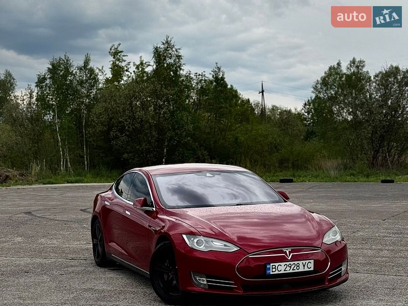 Лифтбек Tesla Model S 2015 в Львове