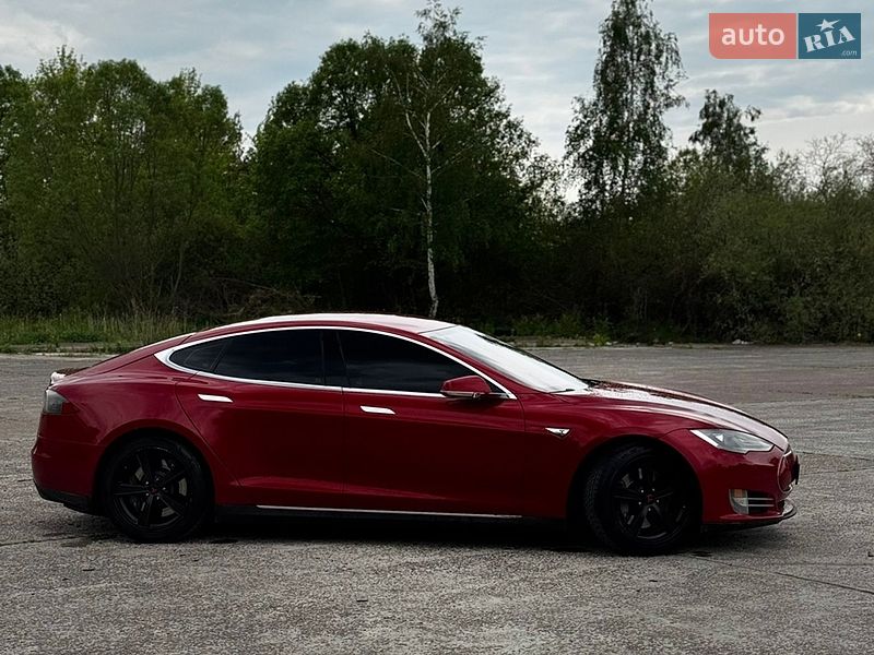 Лифтбек Tesla Model S 2015 в Львове