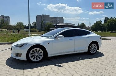 Ліфтбек Tesla Model S 2017 в Черкасах