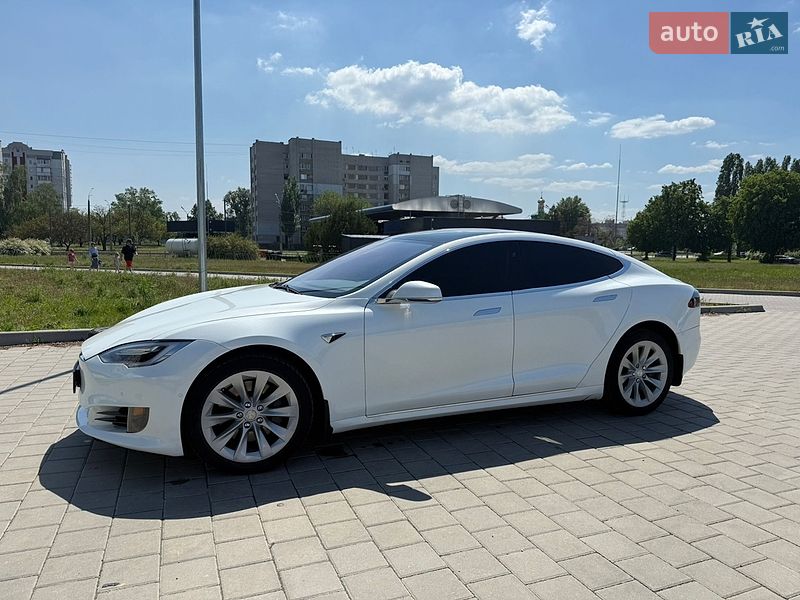 Ліфтбек Tesla Model S 2017 в Черкасах