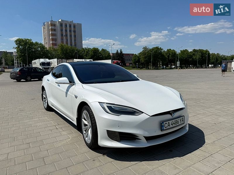 Ліфтбек Tesla Model S 2017 в Черкасах