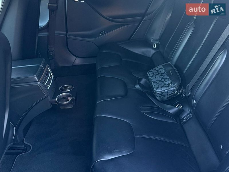 Ліфтбек Tesla Model S 2017 в Черкасах