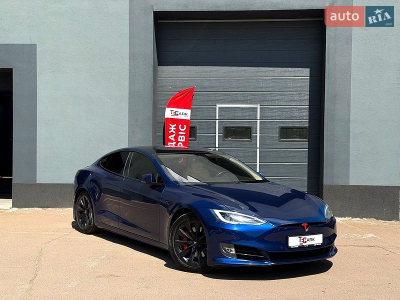 Лифтбек Tesla Model S 2018 в Киеве
