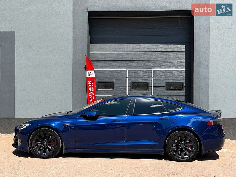 Лифтбек Tesla Model S 2018 в Киеве