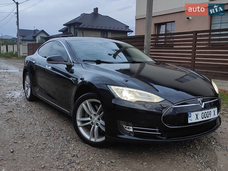 Лифтбек Tesla Model S 2013 в Коломые