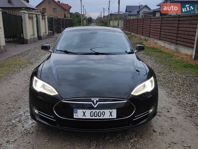 Лифтбек Tesla Model S 2013 в Коломые