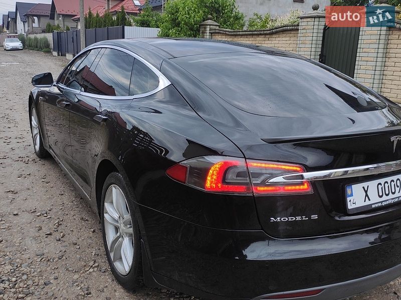 Лифтбек Tesla Model S 2013 в Коломые