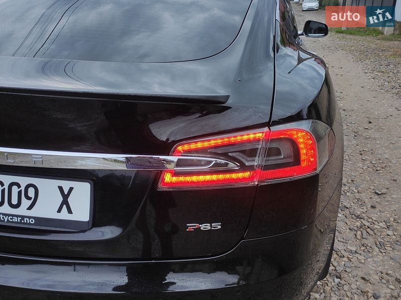 Лифтбек Tesla Model S 2013 в Коломые