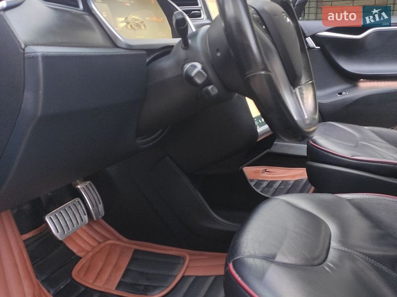 Лифтбек Tesla Model S 2013 в Коломые