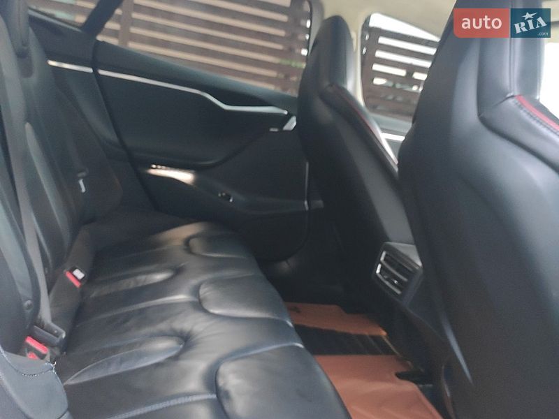 Лифтбек Tesla Model S 2013 в Коломые