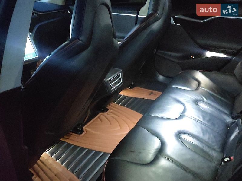 Лифтбек Tesla Model S 2013 в Коломые