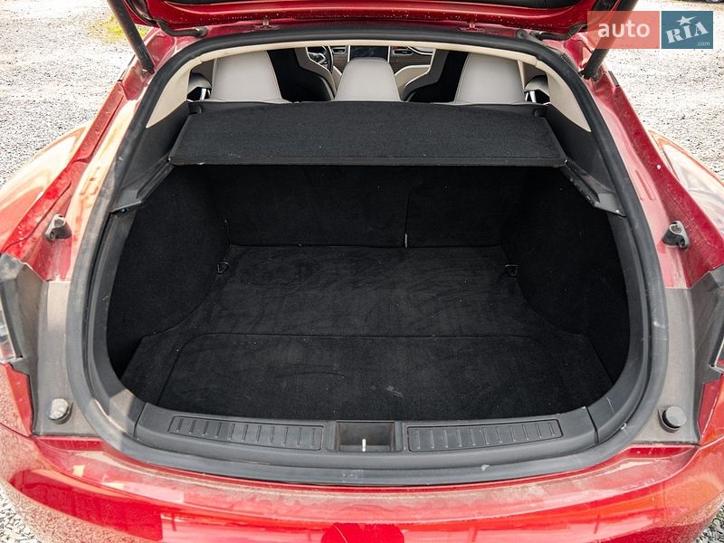 Лифтбек Tesla Model S 2014 в Львове