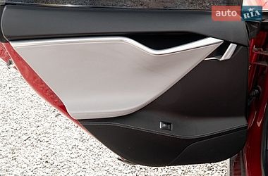 Лифтбек Tesla Model S 2014 в Львове