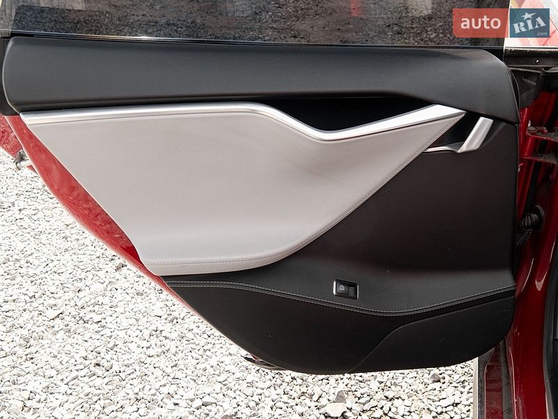 Лифтбек Tesla Model S 2014 в Львове