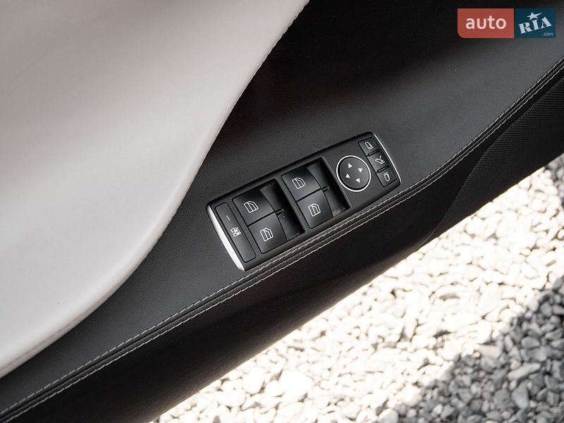 Лифтбек Tesla Model S 2014 в Львове