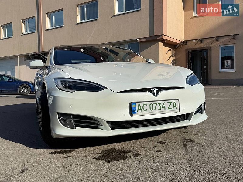 Лифтбек Tesla Model S 2018 в Луцке
