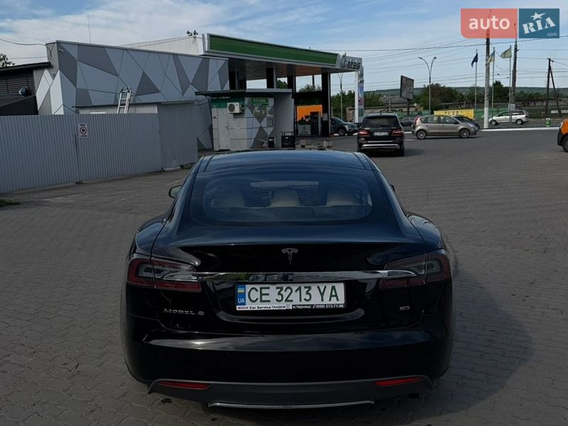 Ліфтбек Tesla Model S 2015 в Чернівцях