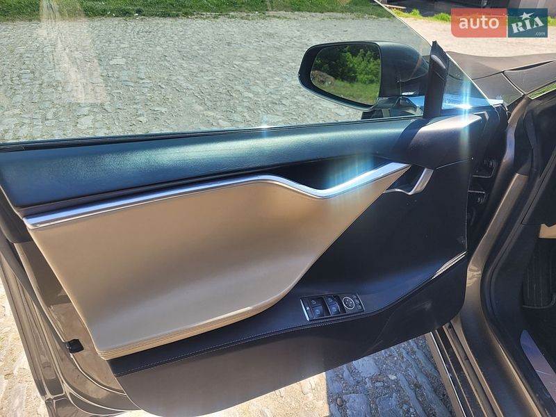 Ліфтбек Tesla Model S 2016 в Кам'янець-Подільському