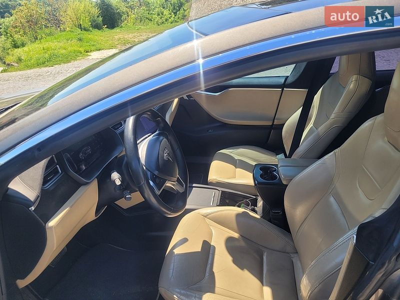 Ліфтбек Tesla Model S 2016 в Кам'янець-Подільському