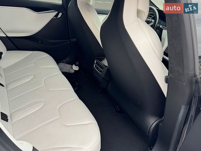 Ліфтбек Tesla Model S 2017 в Черкасах