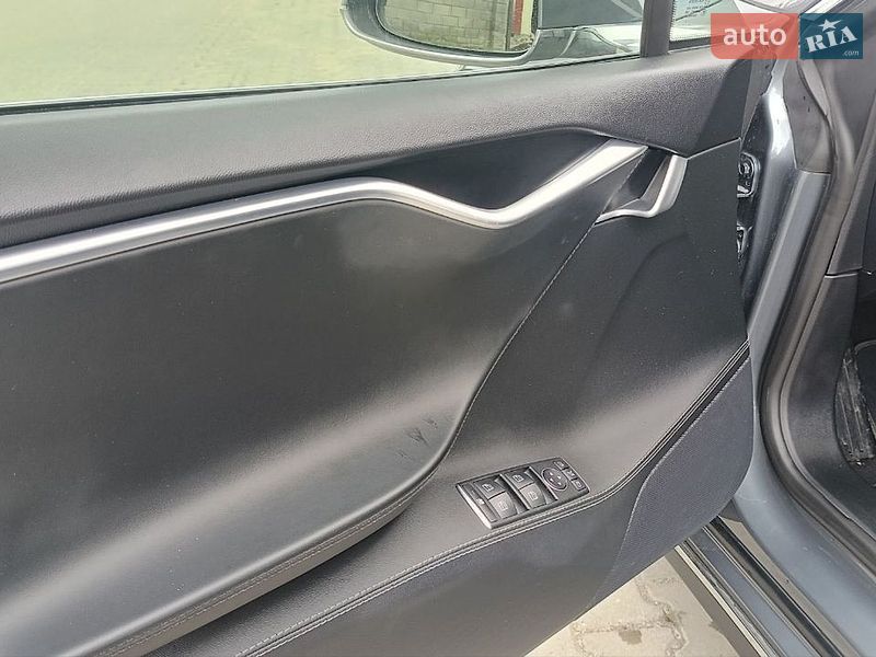 Лифтбек Tesla Model S 2014 в Ровно