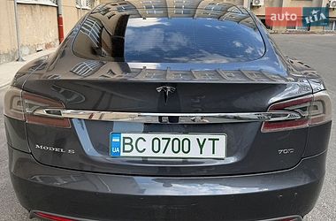 Лифтбек Tesla Model S 2016 в Львове