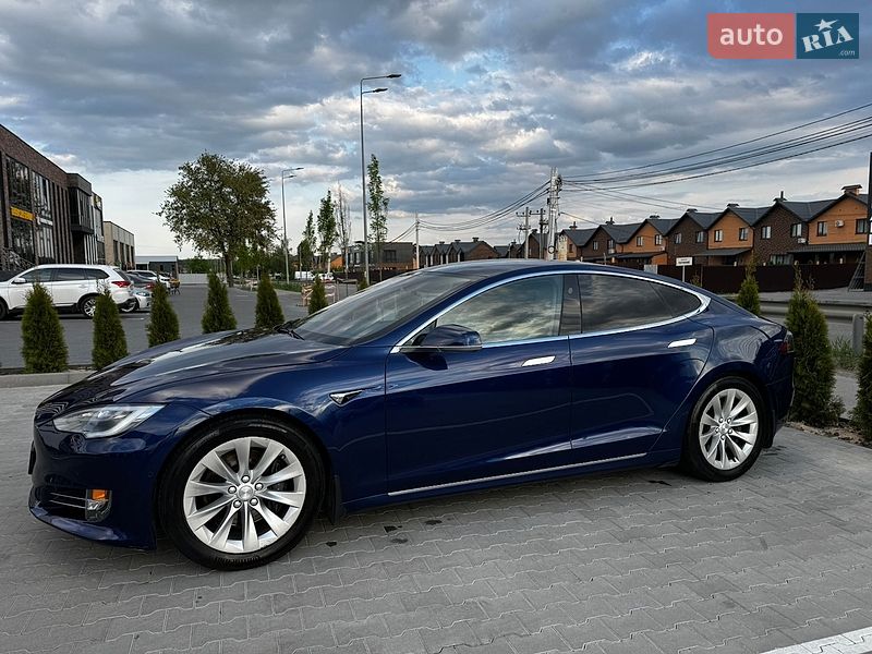 Лифтбек Tesla Model S 2016 в Виннице