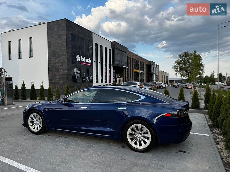 Лифтбек Tesla Model S 2016 в Виннице