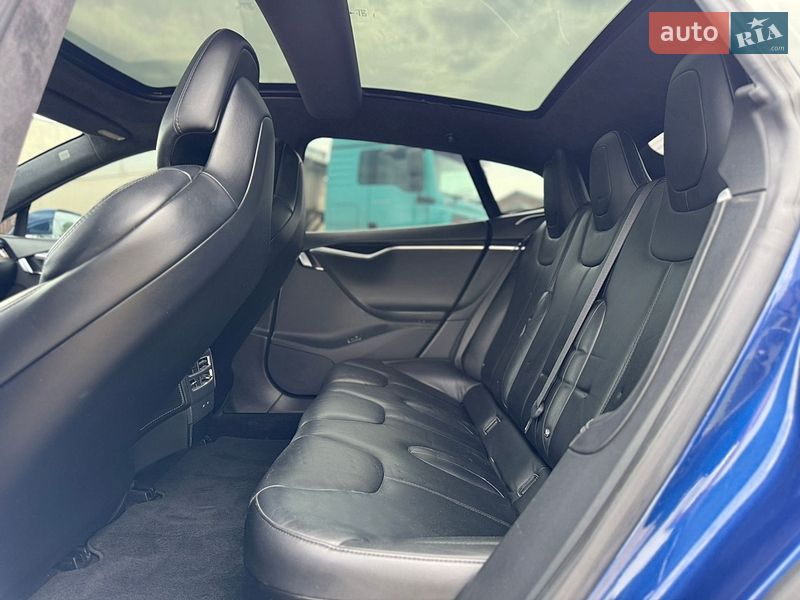 Лифтбек Tesla Model S 2017 в Ивано-Франковске