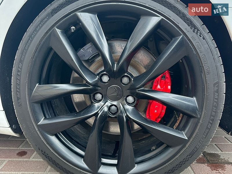 Ліфтбек Tesla Model S 2018 в Василькові