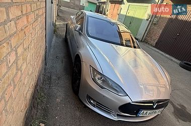 Лифтбек Tesla Model S 2015 в Киеве