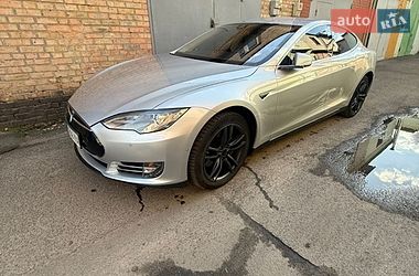 Лифтбек Tesla Model S 2015 в Киеве