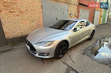 Лифтбек Tesla Model S 2015 в Киеве