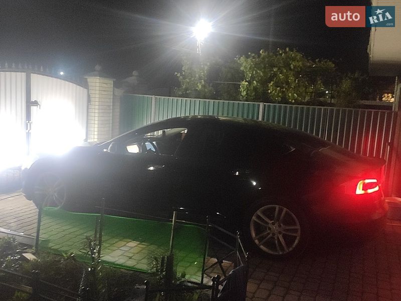Лифтбек Tesla Model S 2013 в Коломые