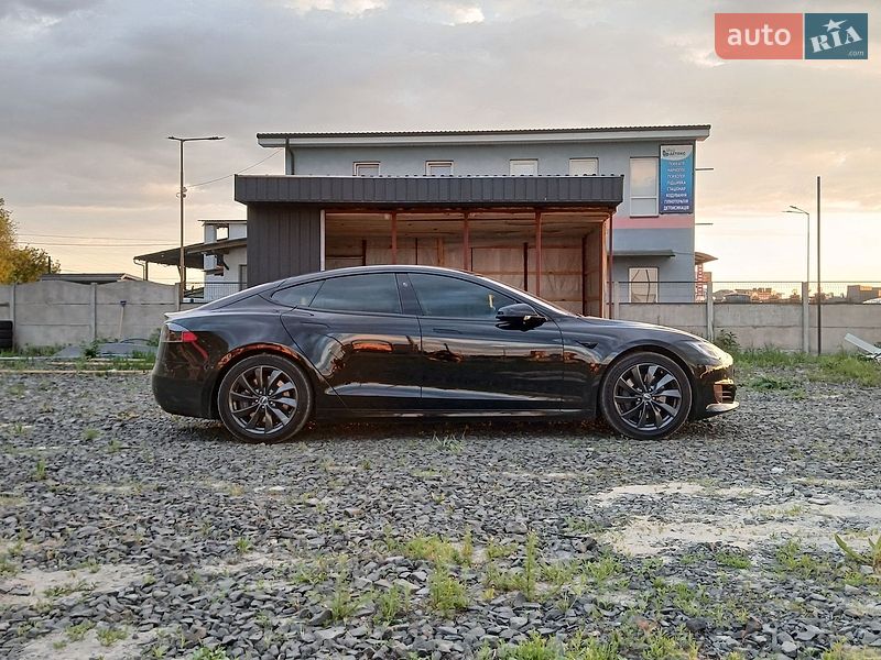 Ліфтбек Tesla Model S 2017 в Луцьку