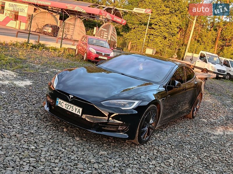 Ліфтбек Tesla Model S 2017 в Луцьку