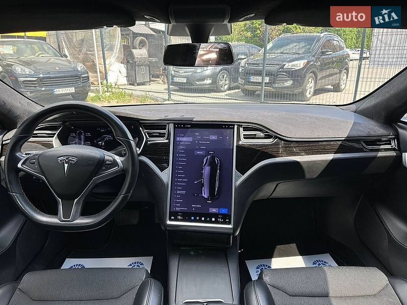Лифтбек Tesla Model S 2017 в Виннице