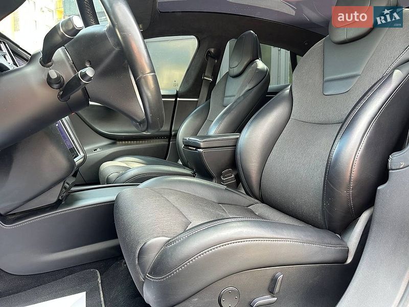 Лифтбек Tesla Model S 2017 в Виннице