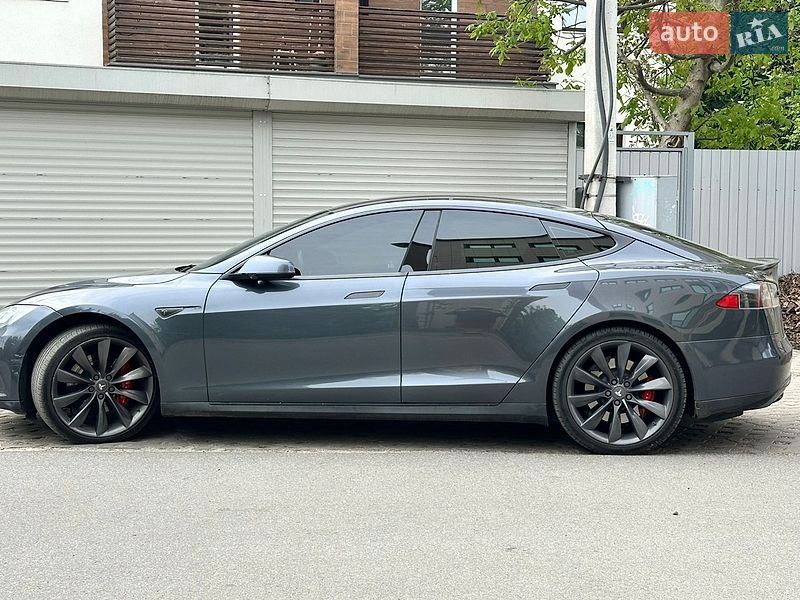 Tesla Model S 2014
