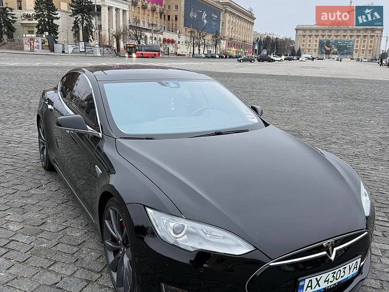 Tesla Model S 2015