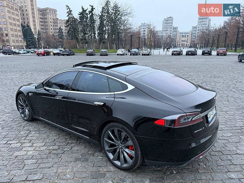 Лифтбек Tesla Model S 2015 в Харькове