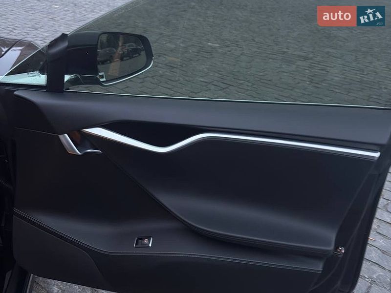 Лифтбек Tesla Model S 2015 в Харькове