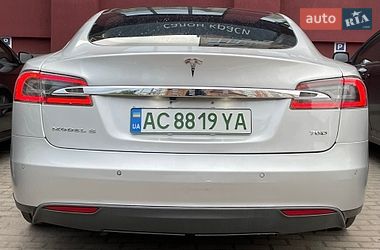 Лифтбек Tesla Model S 2016 в Виннице