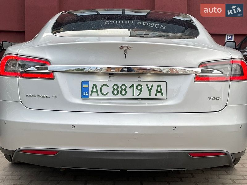 Лифтбек Tesla Model S 2016 в Виннице