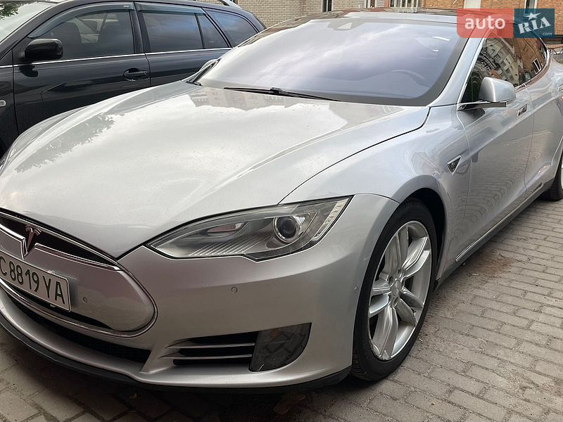 Лифтбек Tesla Model S 2016 в Виннице