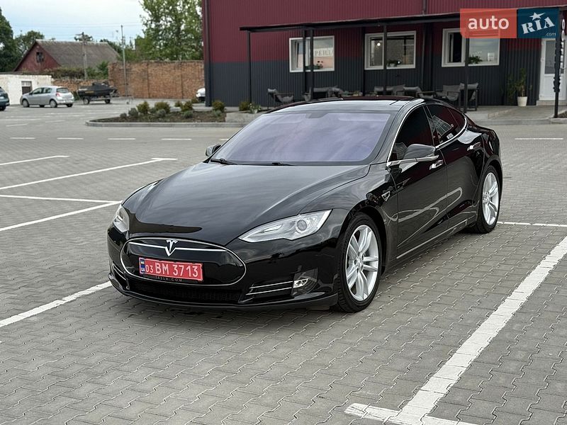 Ліфтбек Tesla Model S 2013 в Дубні