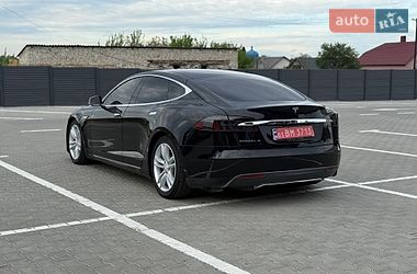 Ліфтбек Tesla Model S 2013 в Дубні