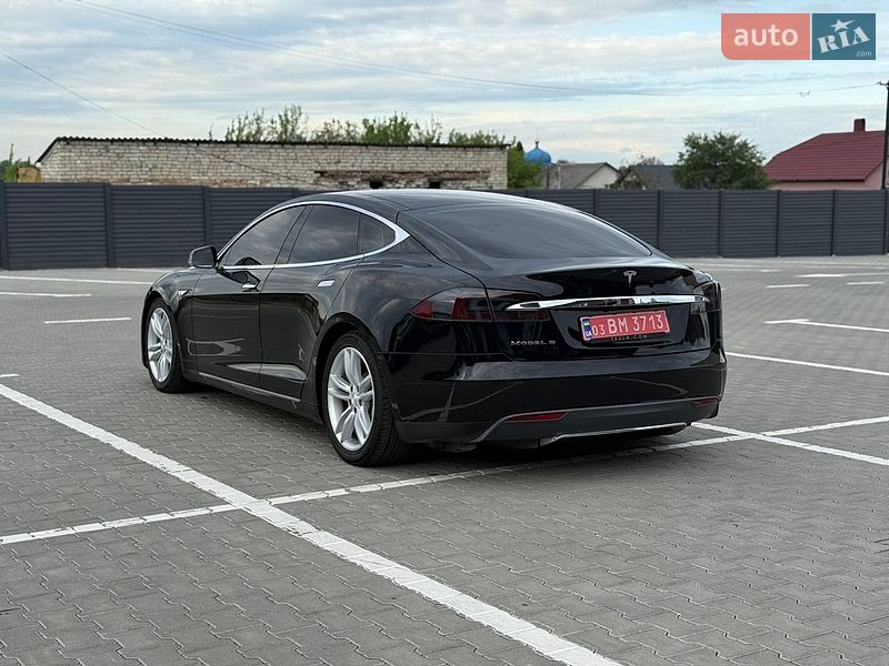 Ліфтбек Tesla Model S 2013 в Дубні
