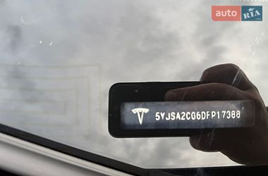 Ліфтбек Tesla Model S 2013 в Дубні