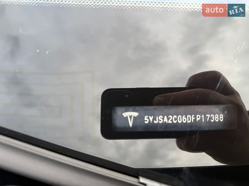 Ліфтбек Tesla Model S 2013 в Дубні